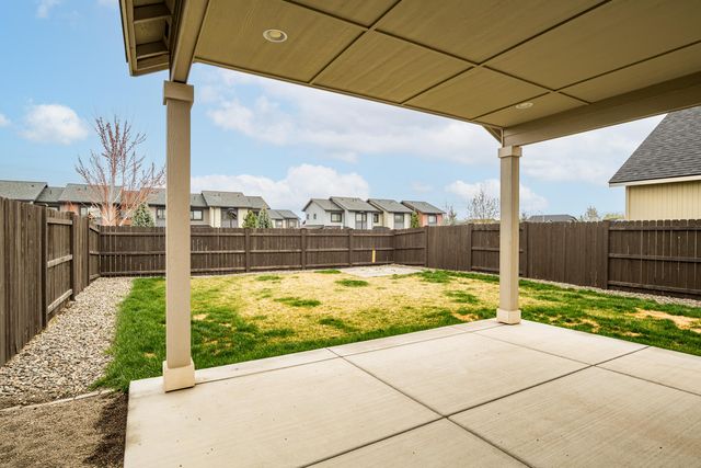 2555 NW Ivy Way, Redmond, OR 97756