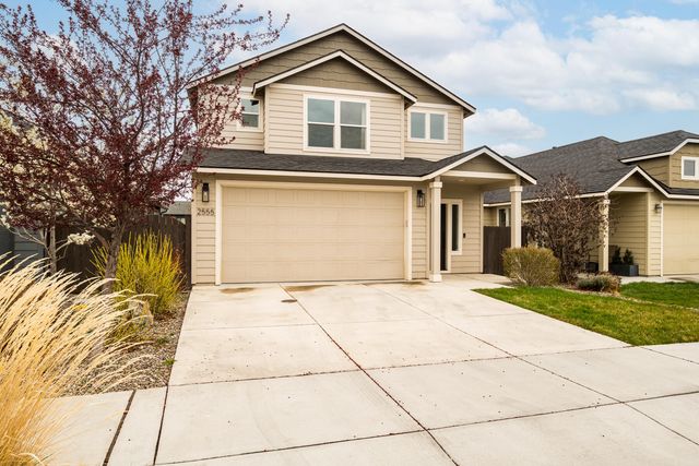 2555 NW Ivy Way, Redmond, OR 97756