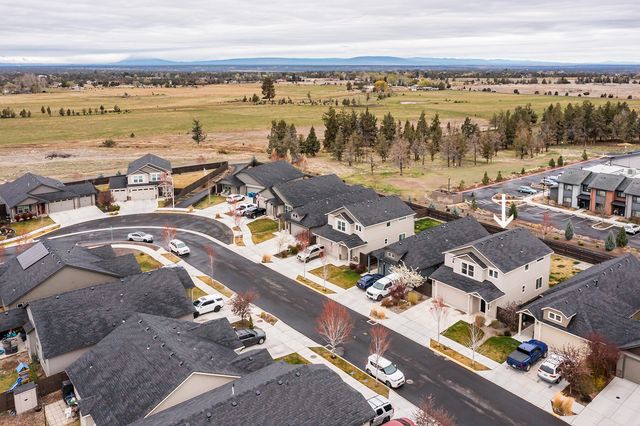 2555 NW Ivy Way, Redmond, OR 97756