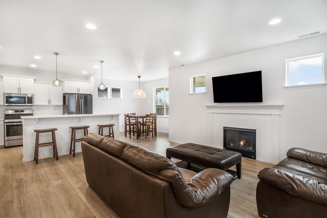 2555 NW Ivy Way, Redmond, OR 97756