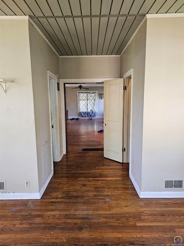 713 SW Clay ST, Topeka, KS 66606