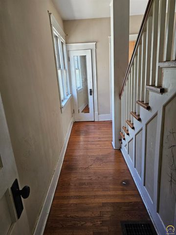 713 SW Clay ST, Topeka, KS 66606