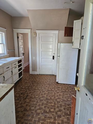 713 SW Clay ST, Topeka, KS 66606