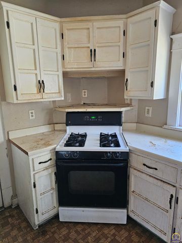 713 SW Clay ST, Topeka, KS 66606