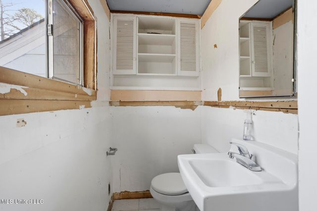 1112 Meadowbrook Road, Jackson, MS 39206