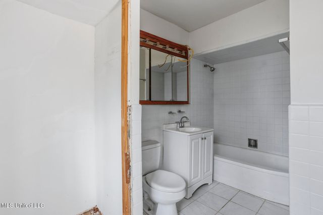 1112 Meadowbrook Road, Jackson, MS 39206