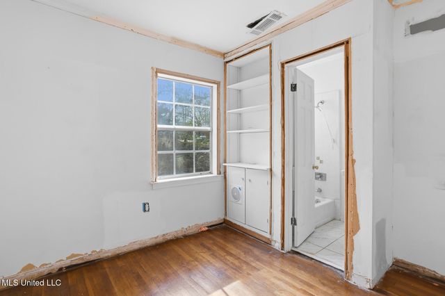 1112 Meadowbrook Road, Jackson, MS 39206