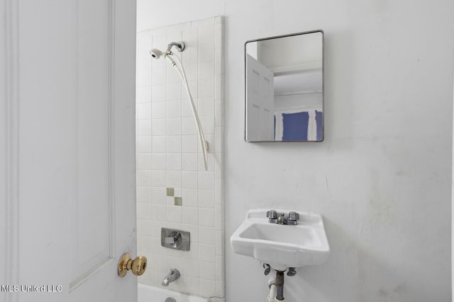 1112 Meadowbrook Road, Jackson, MS 39206