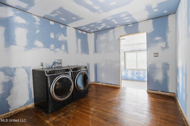 1112 Meadowbrook Road, Jackson, MS 39206