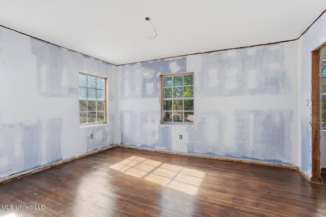 1112 Meadowbrook Road, Jackson, MS 39206