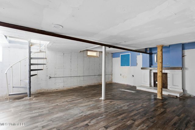 1112 Meadowbrook Road, Jackson, MS 39206