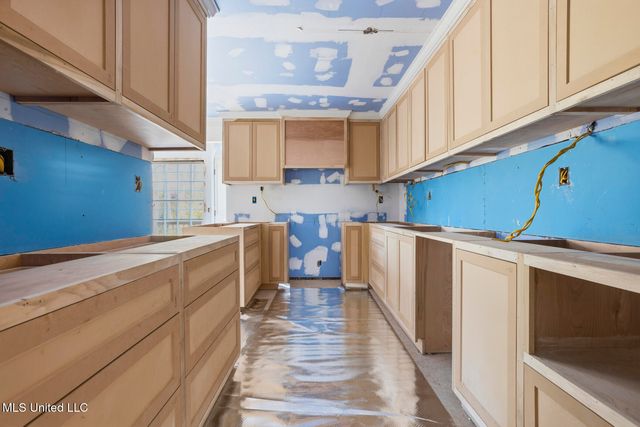 1112 Meadowbrook Road, Jackson, MS 39206