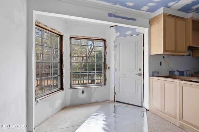 1112 Meadowbrook Road, Jackson, MS 39206