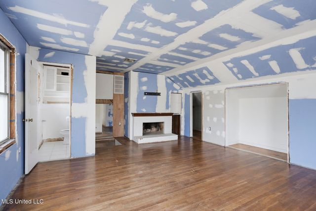 1112 Meadowbrook Road, Jackson, MS 39206