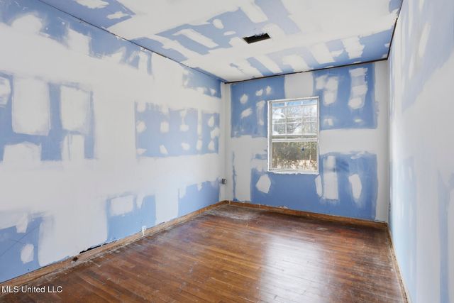 1112 Meadowbrook Road, Jackson, MS 39206