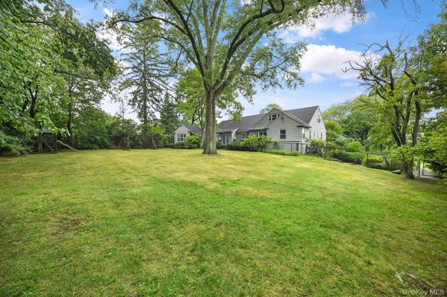 98 Brookby Road, Scarsdale, NY 10583