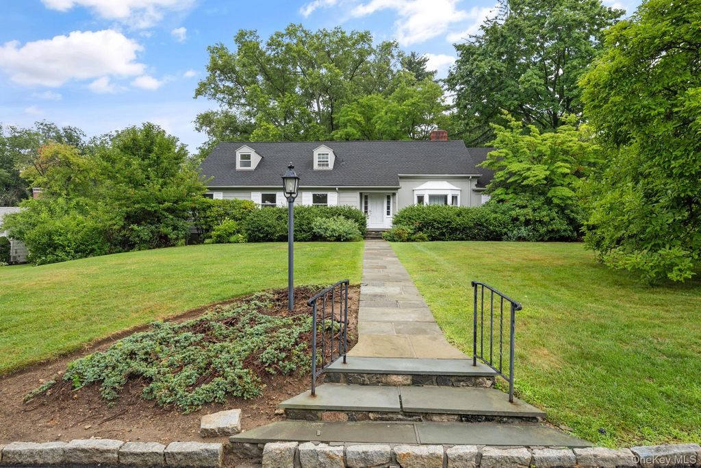 98 Brookby Road, Scarsdale, NY 10583