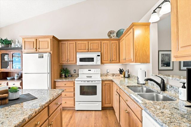 2774 Boulder Drive, Burnsville, MN 55337