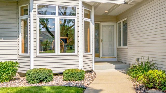 2774 Boulder Drive, Burnsville, MN 55337