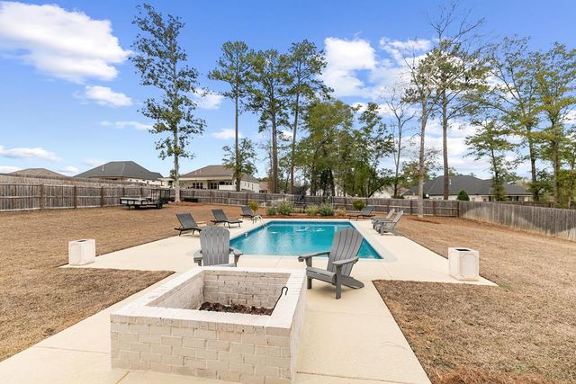 102 Clarksdale Ct, Dothan, AL 36305