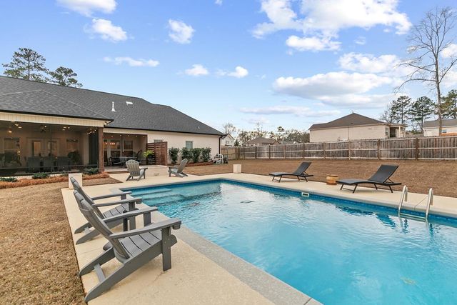 102 Clarksdale Ct, Dothan, AL 36305