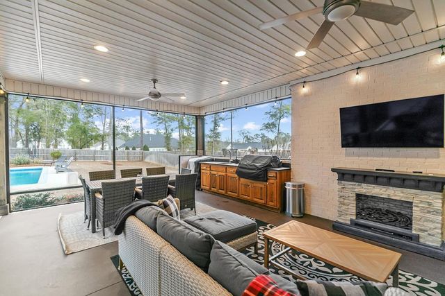 102 Clarksdale Ct, Dothan, AL 36305