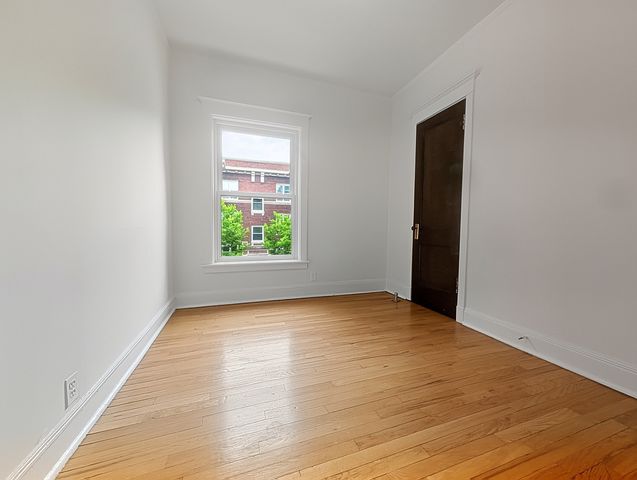 1302 W Rosemont Avenue 2, Chicago, IL 60660