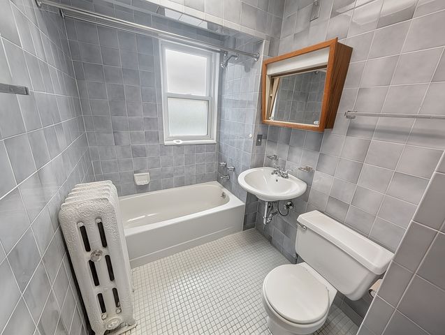 1302 W Rosemont Avenue 2, Chicago, IL 60660