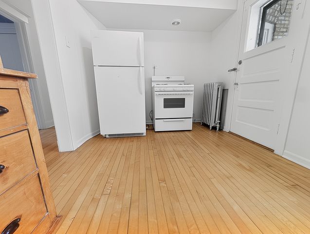 1302 W Rosemont Avenue 2, Chicago, IL 60660