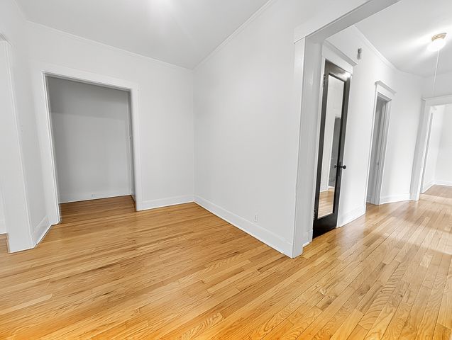 1302 W Rosemont Avenue 2, Chicago, IL 60660