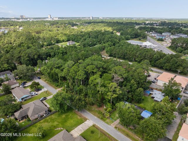 6813 Natchez Street, Biloxi, MS 39532