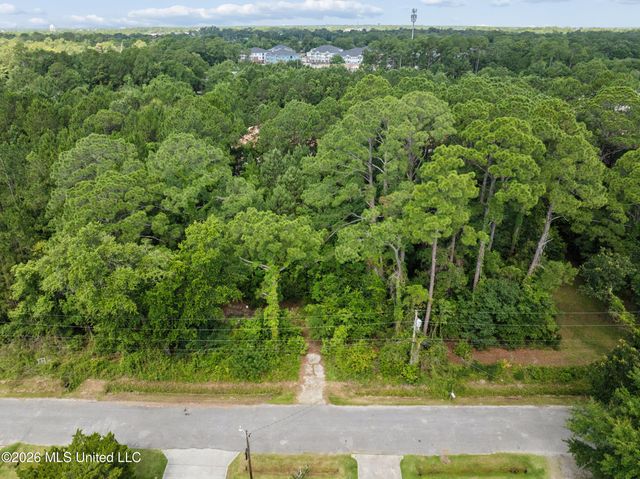 6813 Natchez Street, Biloxi, MS 39532