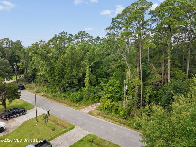 6813 Natchez Street, Biloxi, MS 39532