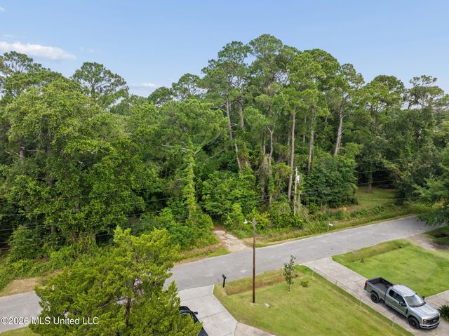 6813 Natchez Street, Biloxi, MS 39532