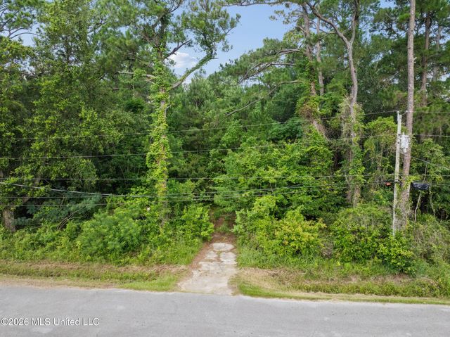6813 Natchez Street, Biloxi, MS 39532