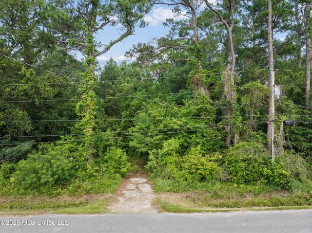 6813 Natchez Street, Biloxi, MS 39532