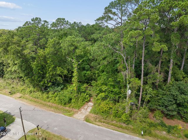 6813 Natchez Street, Biloxi, MS 39532