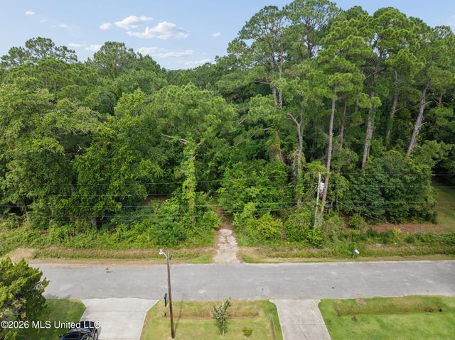 6813 Natchez Street, Biloxi, MS 39532