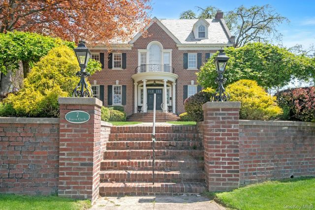 7 Forest Circle, New Rochelle, NY 10804