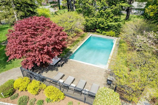 7 Forest Circle, New Rochelle, NY 10804