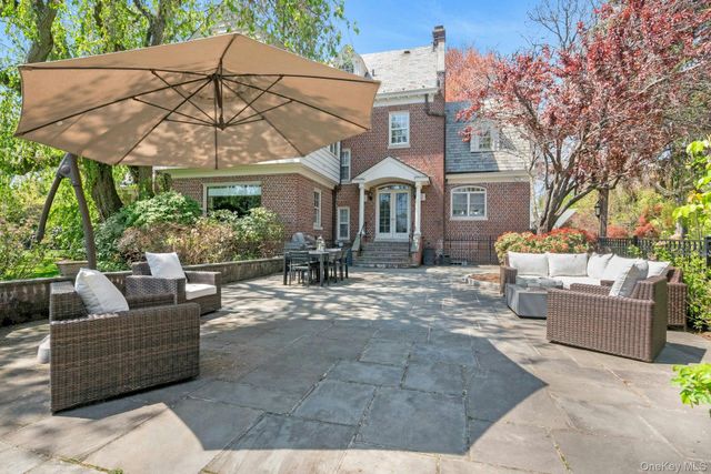 7 Forest Circle, New Rochelle, NY 10804