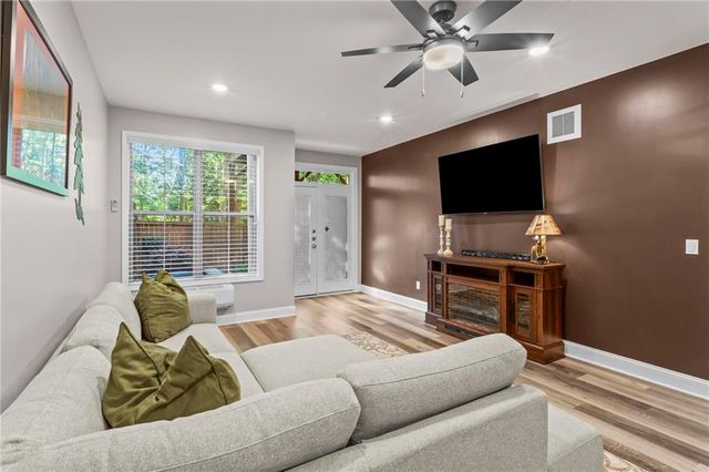 8065 Glisten Avenue, Atlanta, GA 30328