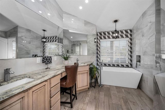 494 VILLAGE DRIVE, Tarpon Springs, FL 34689