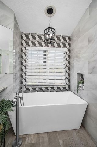 494 VILLAGE DRIVE, Tarpon Springs, FL 34689