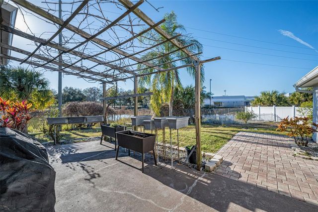 494 VILLAGE DRIVE, Tarpon Springs, FL 34689