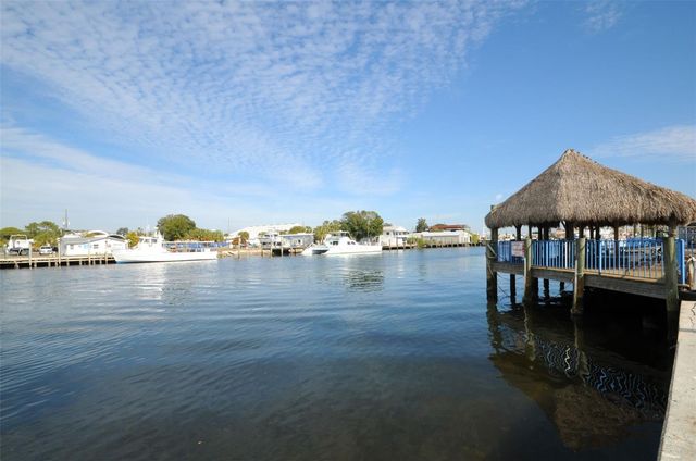 494 VILLAGE DRIVE, Tarpon Springs, FL 34689