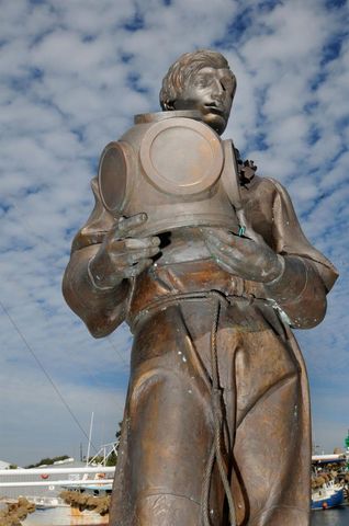 494 VILLAGE DRIVE, Tarpon Springs, FL 34689