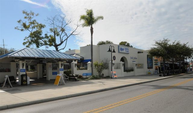 494 VILLAGE DRIVE, Tarpon Springs, FL 34689