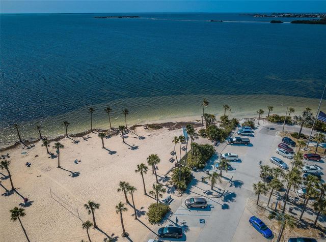 494 VILLAGE DRIVE, Tarpon Springs, FL 34689