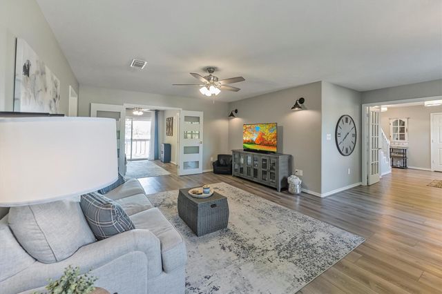 123 Palisade Circle, Huntsville, TX 77320